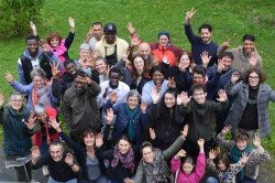 Photo d'un rassemblement d'habitant